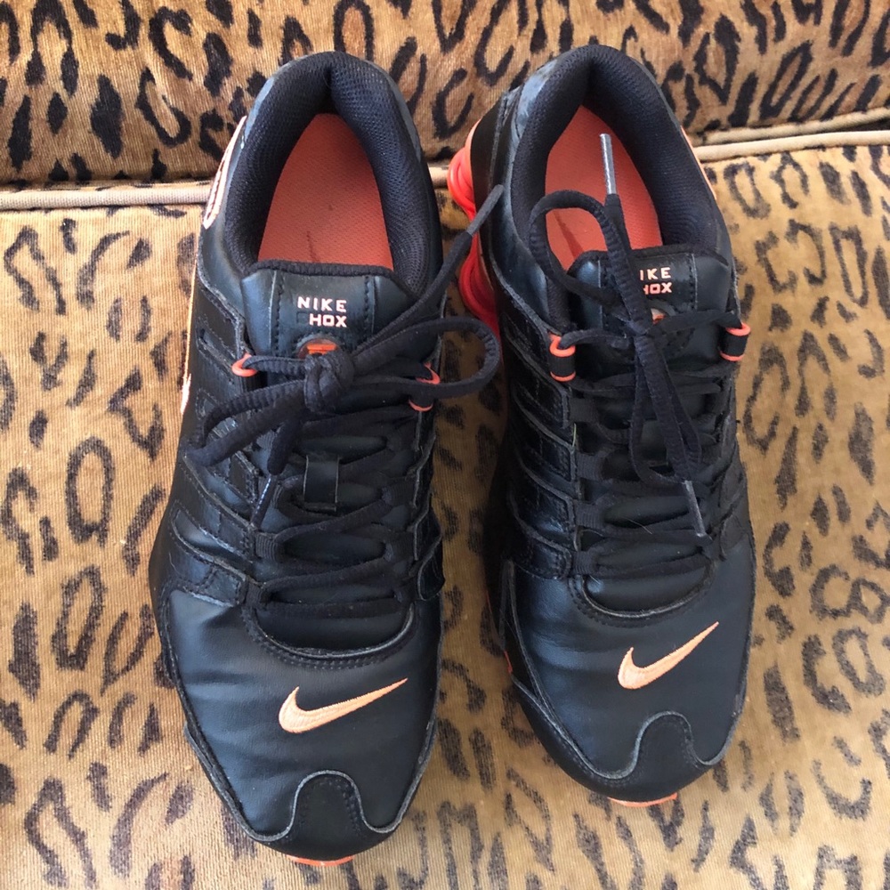 NIKE SHOX WOMENS SIZE 8.5